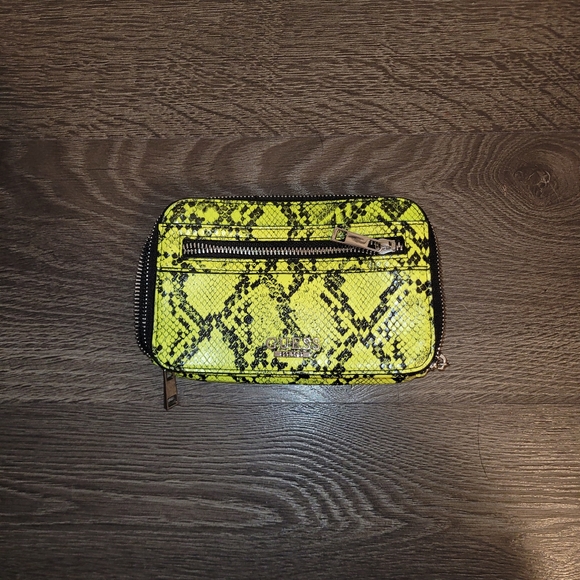 Guess hand purse, snake skin print - Picture 6 of 6